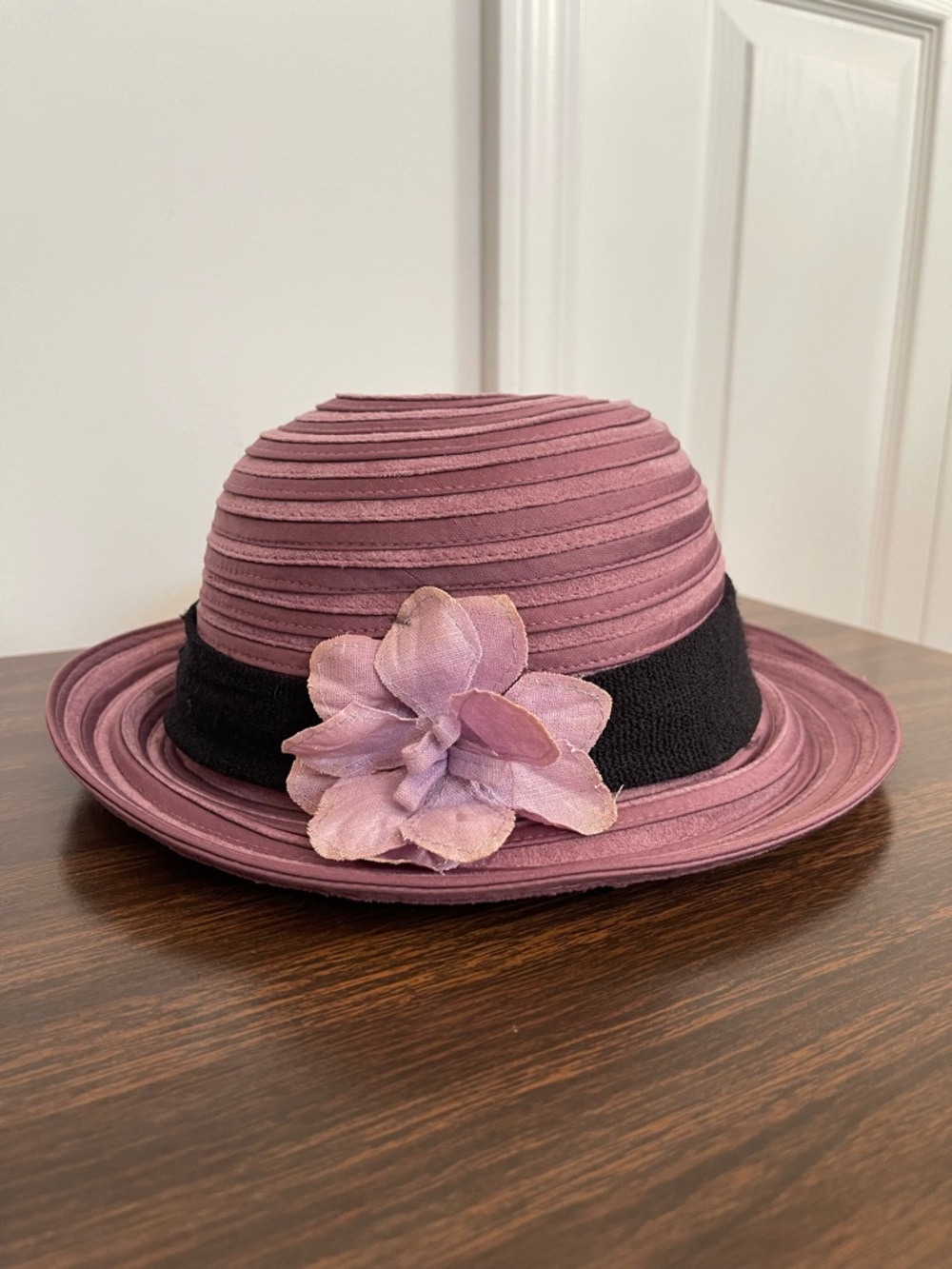 Liz Claiborne Vintage Style Packable Sun Hat – Mauve & Black
